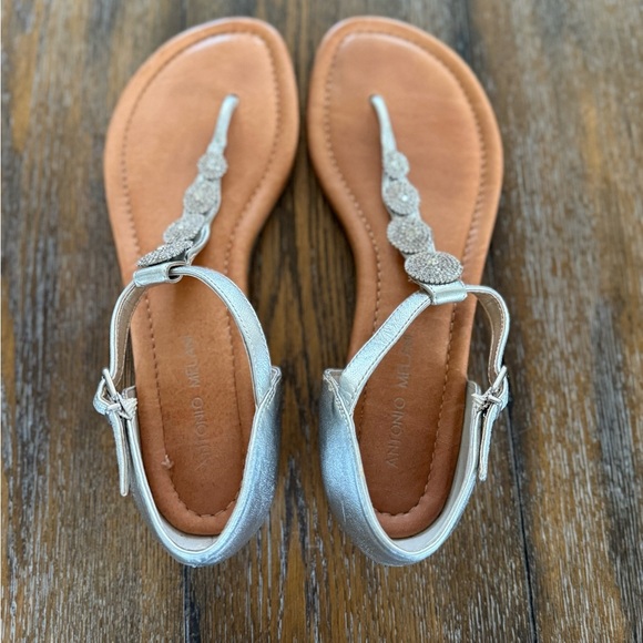 Antonia Melani Women’s Silver Embellished Flat Sandals Size 9.5 - Picture 6 of 10